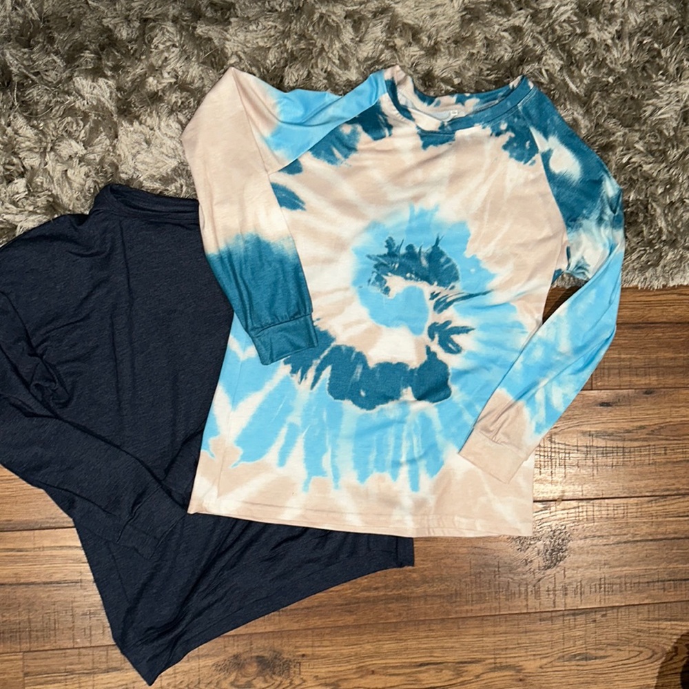 Size S Lot of 2 Long Sleeve T-Shirts. Navy Blie & Tye Dye Looking New never worn